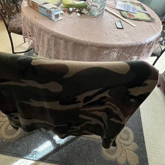 Yes iam selling a CSG thermal camouflage and it in good condition - Picture 3 of 3